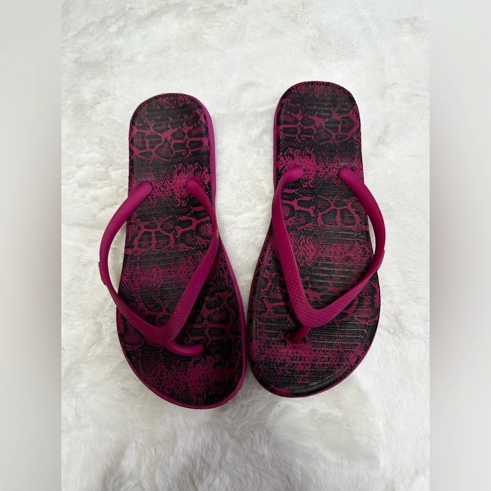 Nike Women's Sandals in Pink and Black